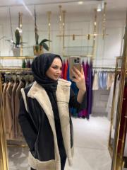 deri detay yelek ekru siyah