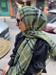 burberry püsküllü şal yeşil