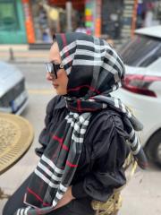 burberry püsküllü şal siyah kırmızı çizgili